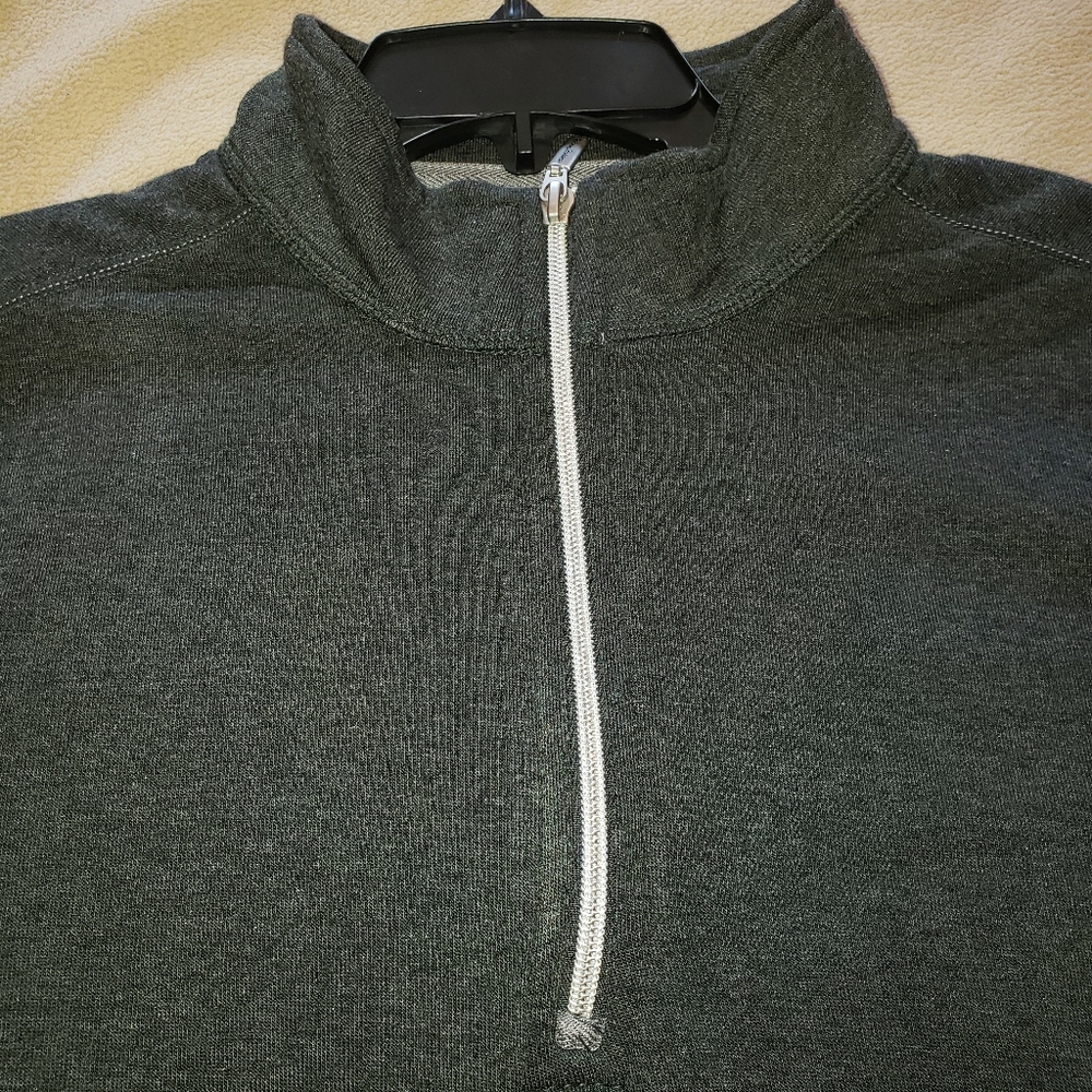Tommy Bahama pullover - Picture 2 of 3